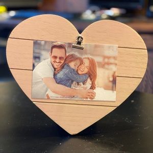 NWT Pink heart wooden picture frame 6x4